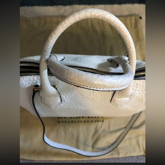Burberry Dewsbury Check Embossed Tote White Ivory - Picture 7 of 16